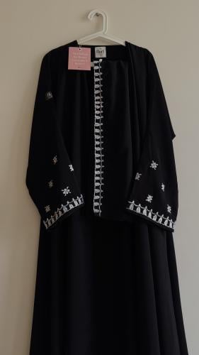 عباية التطريز 71 كريب ملكي اسود