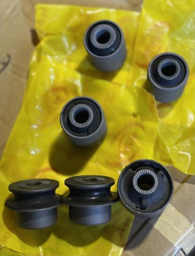 طقم جلد مقصات خلفي فوق وجلد اذرعه خلفي تحت لكزس LS...