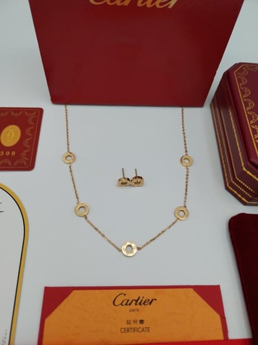 طقم سلسال وحلق كارتير (ذهبي)