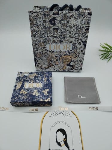 طقم سلسال وحلق واسوارة ديور مع الملحقات