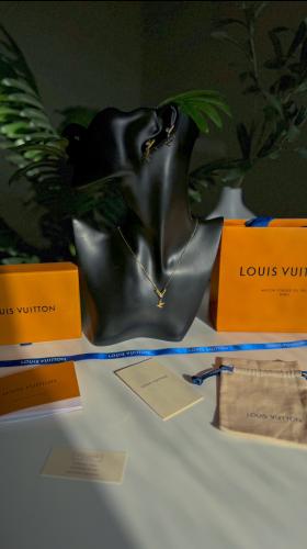 طقم سلسال وحلق لويس فيتون