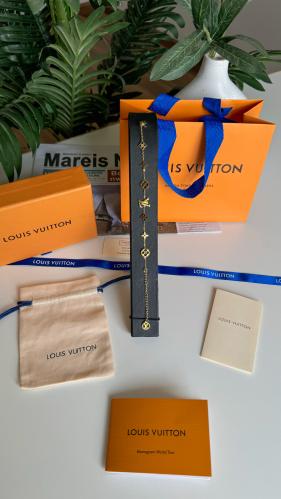 اسوارة لويس فيتون مع الملحقات