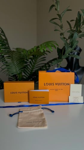 اسوارة لويس فيتون مع الملحقات
