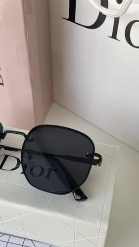 نظارة ديور مع الملحقات
