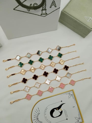 اساور فان كليف