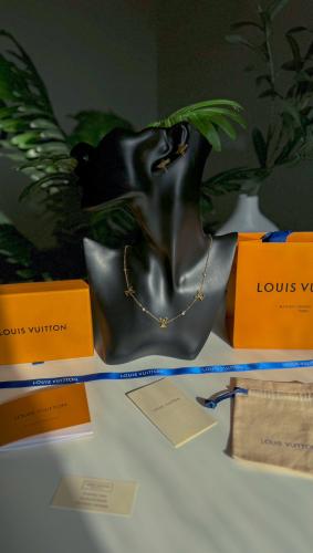 طقم سلسال وحلق لويس فيتون