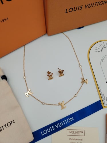 طقم سلسال وحلق لويس فيتون