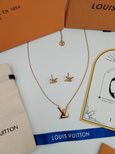 طقم سلسال وحلق لويس فيتون