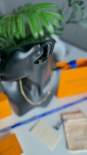 طقم سلسال وحلق لويس فيتون