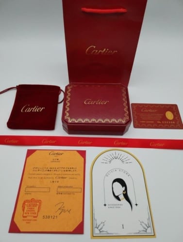 اسوارة كارتير Love فضي