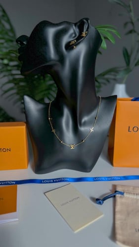 طقم سلسال وحلق لويس فيتون