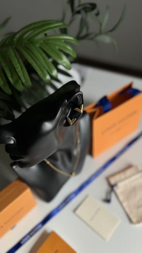 طقم سلسال وحلق لويس فيتون