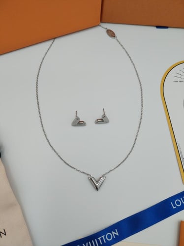 طقم سلسال وحلق لويس فيتون