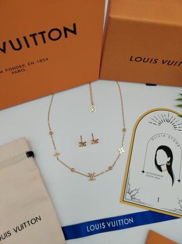 طقم سلسال وحلق لويس فيتون