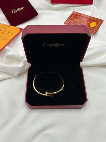 اسوارة كارتير مسمار ذهبي