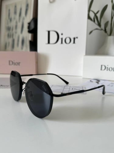 نظارة ديور مع الملحقات