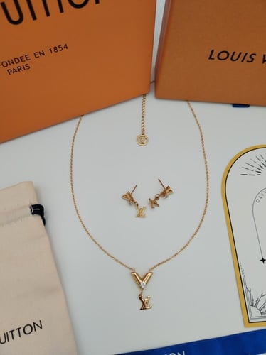 طقم سلسال وحلق لويس فيتون