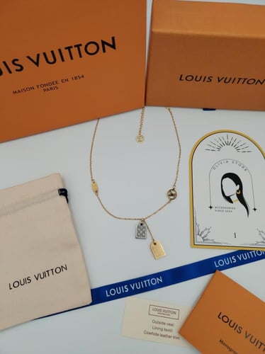 سلسال لويس فيتون مع الملحقات