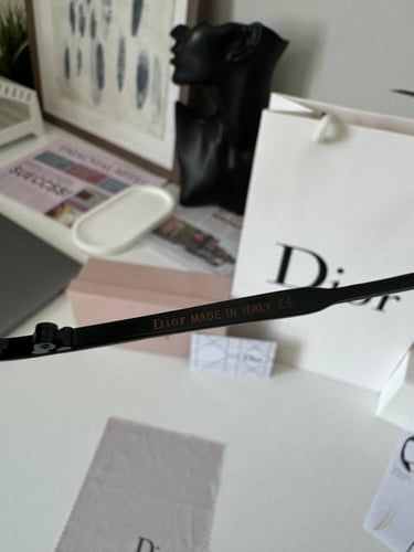 نظارة ديور مع الملحقات