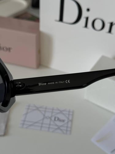 نظارة ديور مع الملحقات