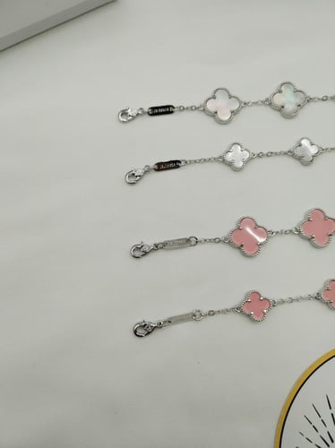 اساور فان كليف فضي