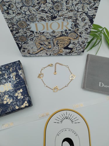 اسوارة ديور ذهبي مع الملحقات