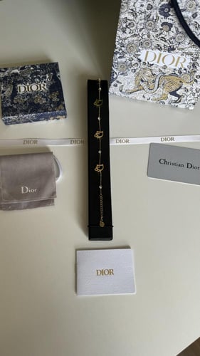 اسوارة ديور ذهبي مع الملحقات