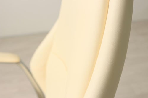 كرسي جلد فاخر ثابت - لون سكري، موديل AM1902C