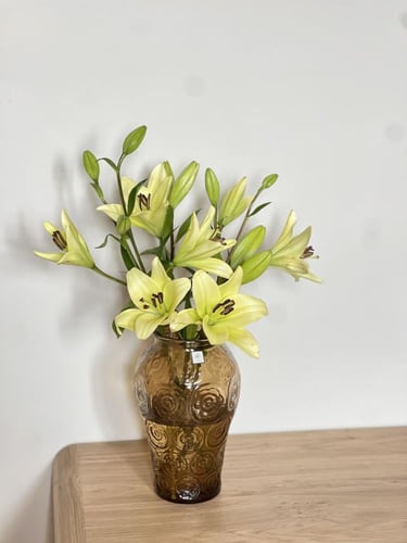 فازة ليليوم كبيرة