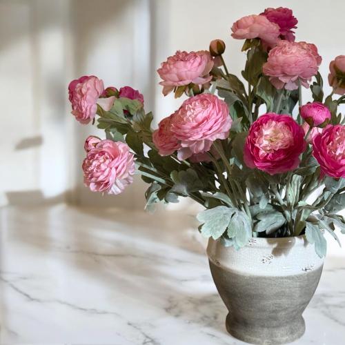 فازة ورد صناعي