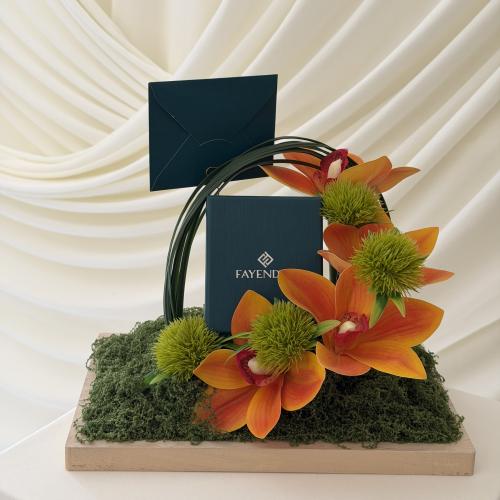 ستاند ورد صناعي مع هدية حلق فايندرا