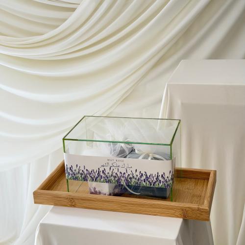 ستاند يحتوي على مخده وزعفران وعود