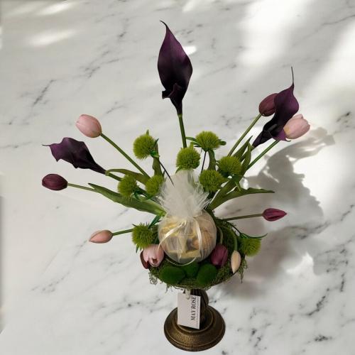 فازة ورد صناعي مع تشوكلت و كرت إهداء مجاني