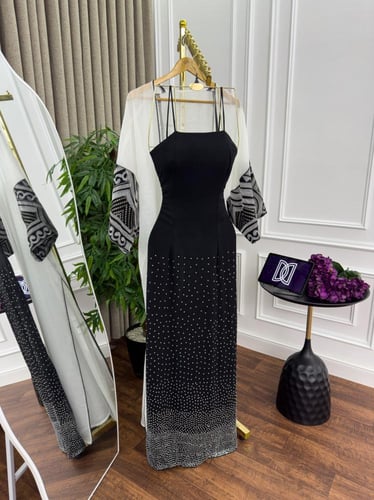 جلابية بشت مطرزة