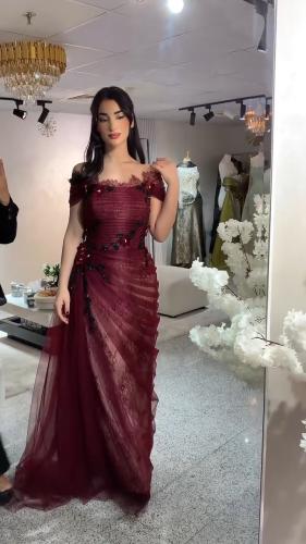 فستان سهرة تل مع تطريز يدوي راقي