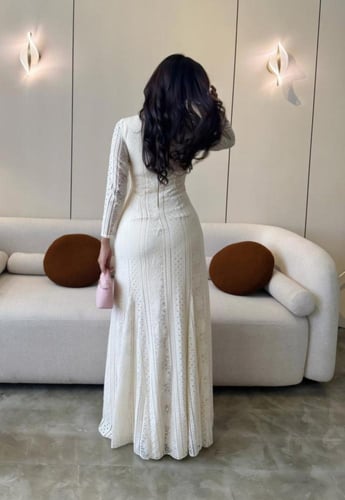 فستان ناعم دانتيل بأكمام طويلة محتشمة