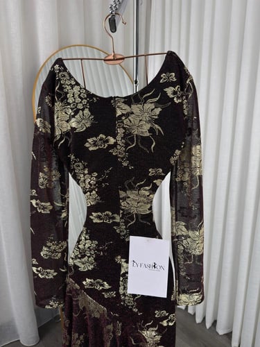 فستان سهرة عودي نقوش ذهبية