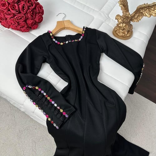 فستان سهرة انيق فصوص على الاكمام