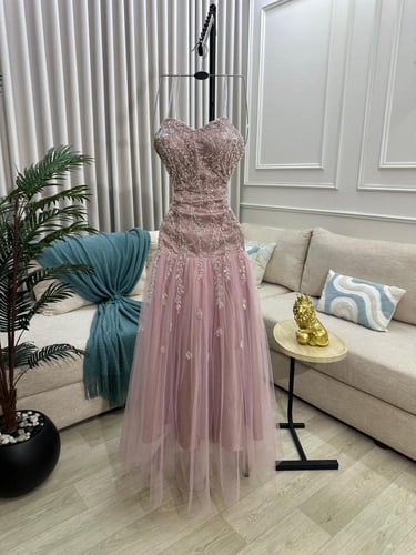 فستان سهرة لحمي كلفه خرز تل راقٍي