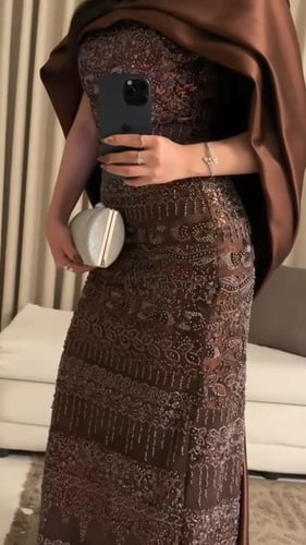 فستان سهرة بني