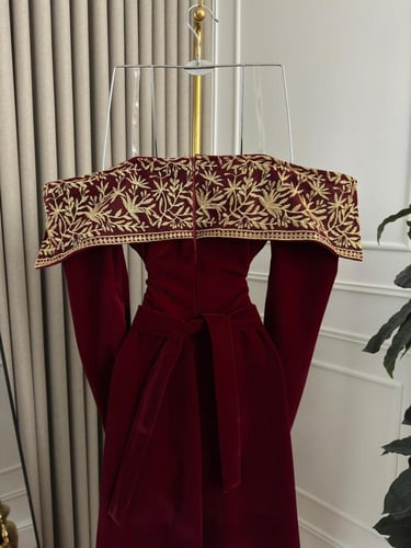 فستان سهرة جوخ أكمام طويلة