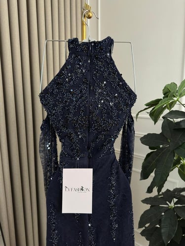 فستان سهرة كحلي مطرز بالكامل فخم