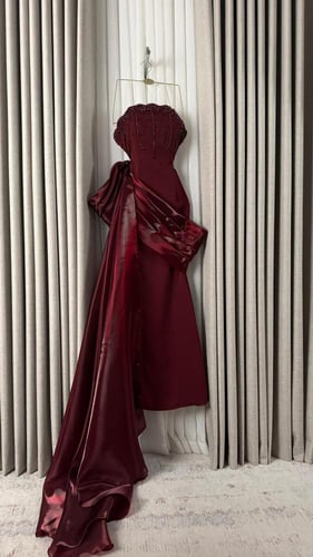 فستان سهرة عودي مطرز يدوي على الصدر