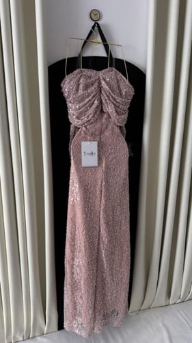 فستان سهرة مطرز بالكامل