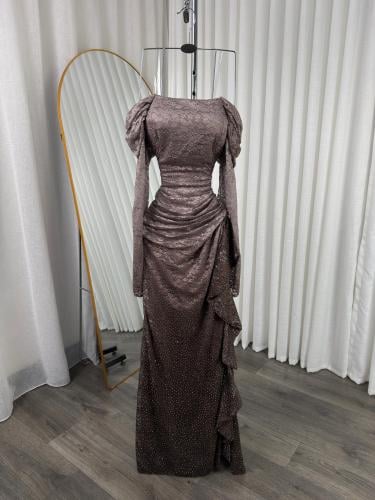 فستان سهرة بأكمام طويلة