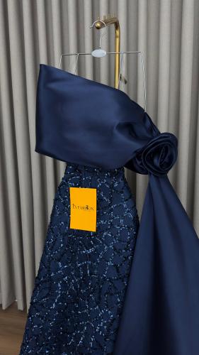 فستان سهرة كحلي أنيق