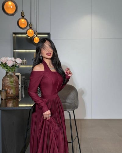 فستان سهره بجانب كسرات بليسيه