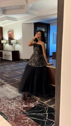 فستان تطريز يدوي مكثف