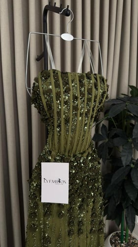 فستان سهرة زيتي مطرز يدوي فاخر