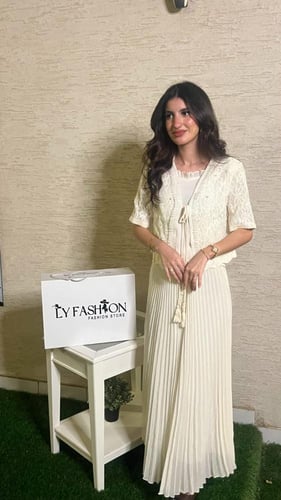 طقم منفصل بلوزه وتنورة